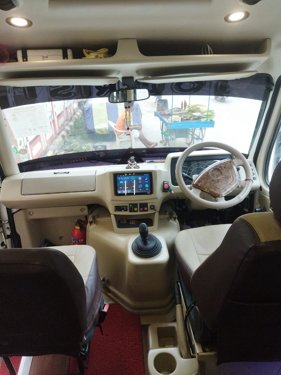 Tempo Traveller (12 Seater) - Photo 3